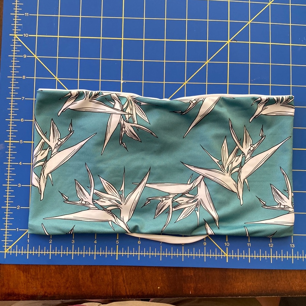 L Kalokini Swimwear Ocean Waipio Bandeau. NWT